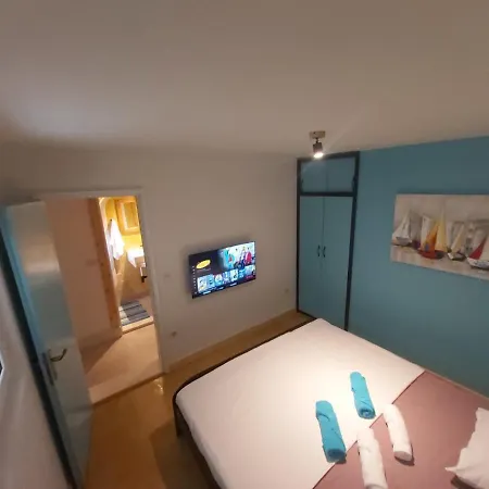 2022 Renovated Apartment On The Beach *